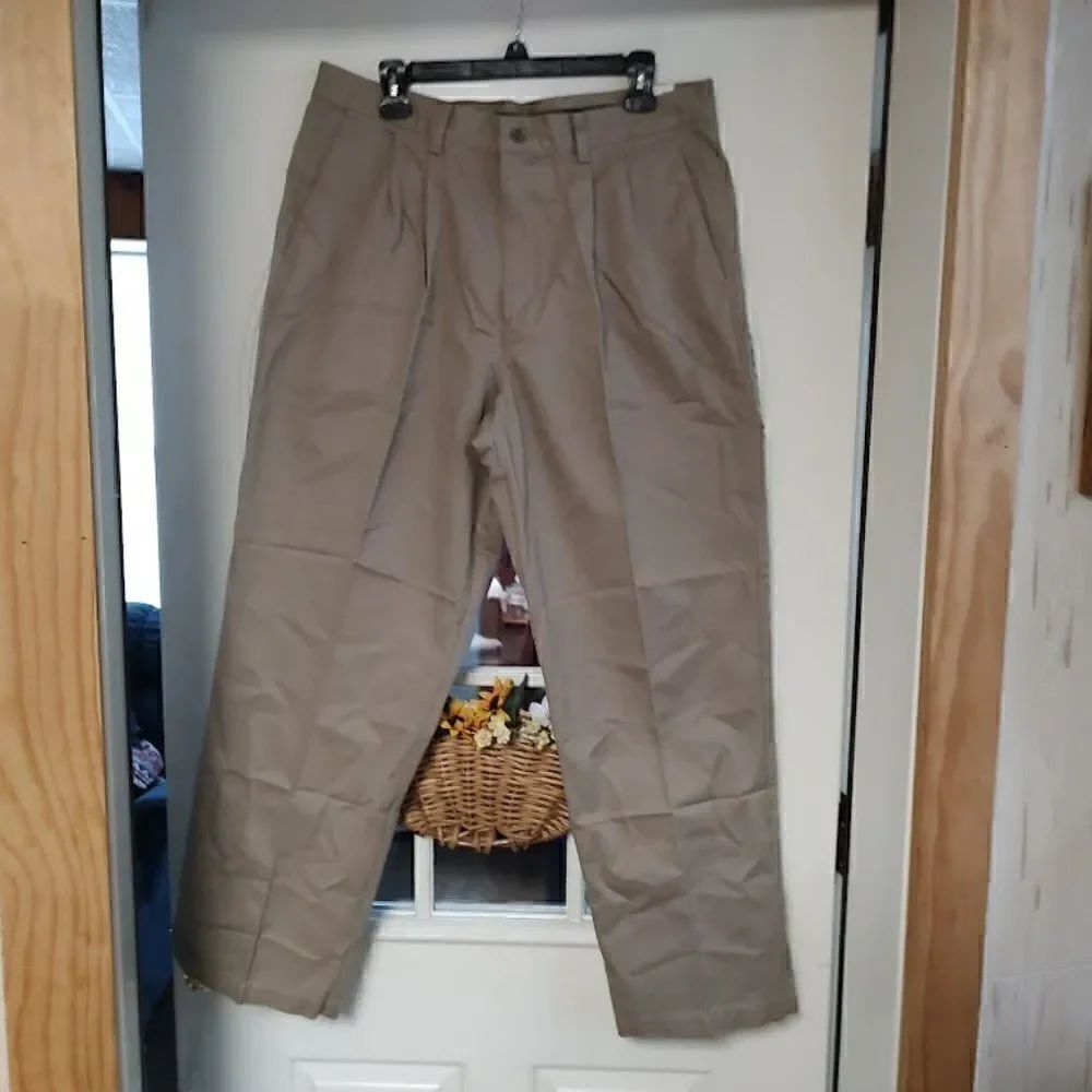 New Dockers Classic Fit Pleated No Wrinkle Twill Khaki Pants Men's 36/30